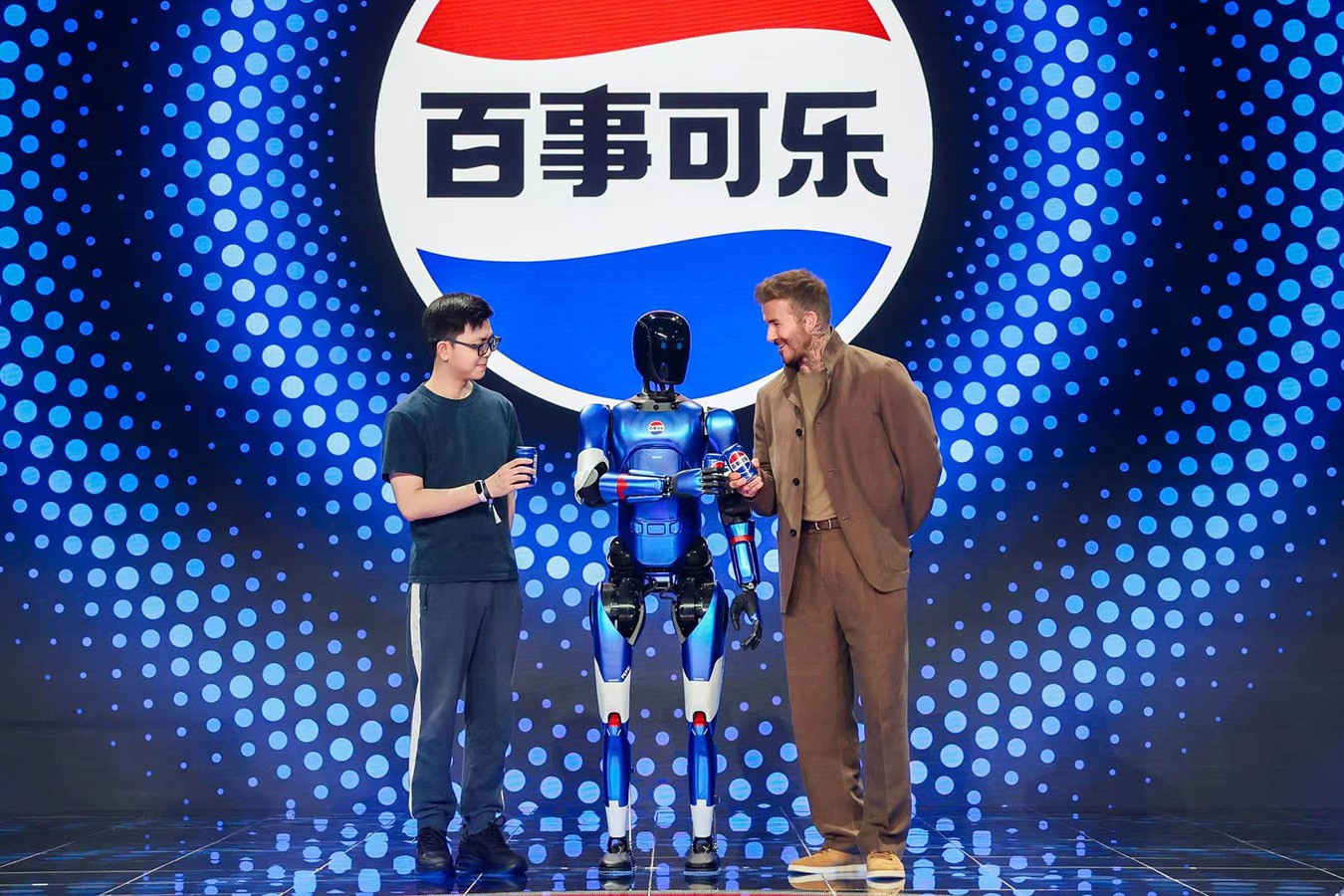 3522vip浦京集团机器人携手百事中国共创“百事蓝宝” 共燃渴望新章